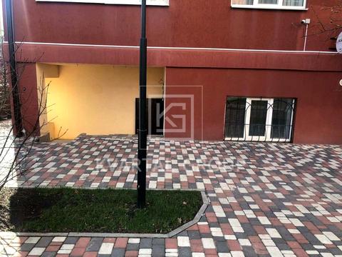 комерційна за адресою Мечникова вул., 10 Б