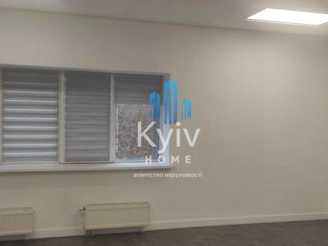 комерційна за адресою Михайла Максимовича вул. (Онуфрія Трутенка), 8