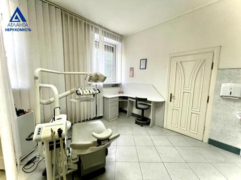 комерційна за адресою Відродження просп., 18