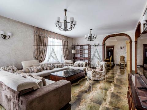 будинок за адресою с. Плюти, Світанкова, 10