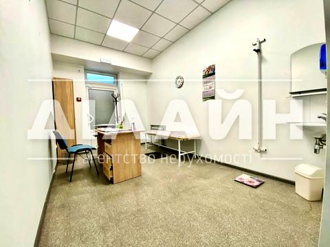 комерційна за адресою Незалежної України вул. (40 років Радянської України), 65
