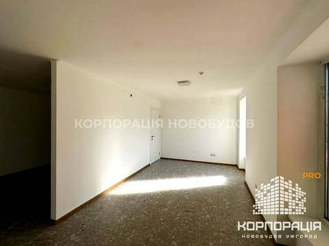 комерційна за адресою Захисників України пл. (Дружби Народів), 1