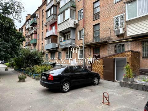 комерційна за адресою Костянтинівська вул., 63/12