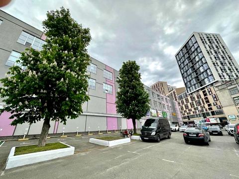 комерційна за адресою Дениса Монастирського вул. (Василя Сурікова), 3