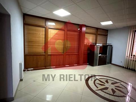 комерційна за адресою Корятовича пл., 40
