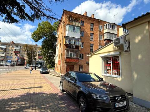 комерційна за адресою Володимирська вул., 94