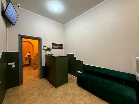 комерційна за адресою Миколи Міхновського бульв. (Дружби Народів), 8-А