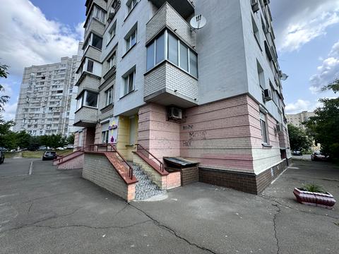 комерційна за адресою Академіка Булаховського вул., 5-В