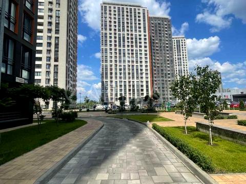комерційна за адресою Дніпровська набережна вул., 18-А
