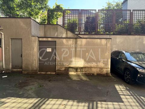комерційна за адресою Левандівська, 8/15