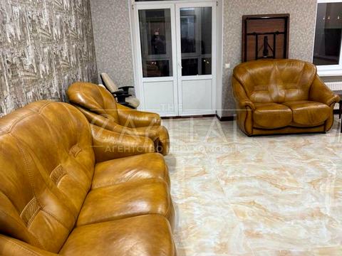 комерційна за адресою Велика Васильківська вул. (Червоноармійська), 72-А