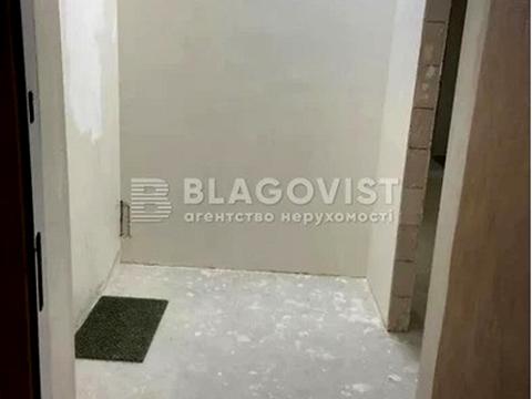 комерційна за адресою Салютна вул., 2к6