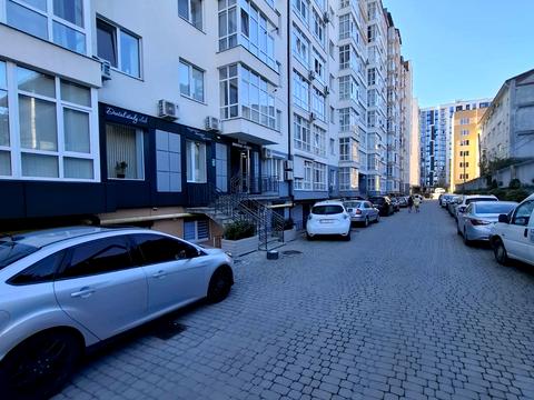 комерційна за адресою Андрія Мельника вул., 10