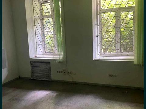 комерційна за адресою Богдана Хмельницького вул., 84