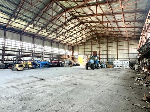 комерційна за адресою Центральна вул., 28