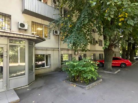 комерційна за адресою Ніла Армстронга вул. (Казакова), 1-Д