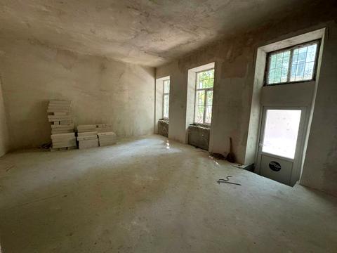 комерційна за адресою Академіка Романа Кучера вул., 4