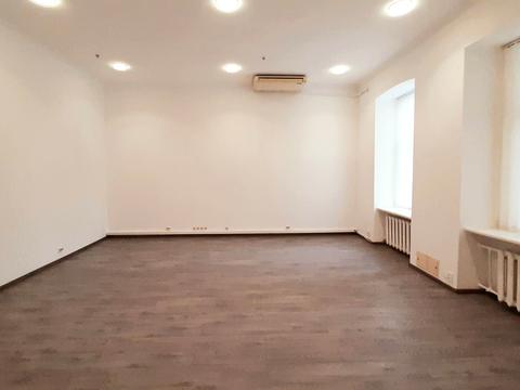 комерційна за адресою Велика Васильківська вул. (Червоноармійська), 32-А