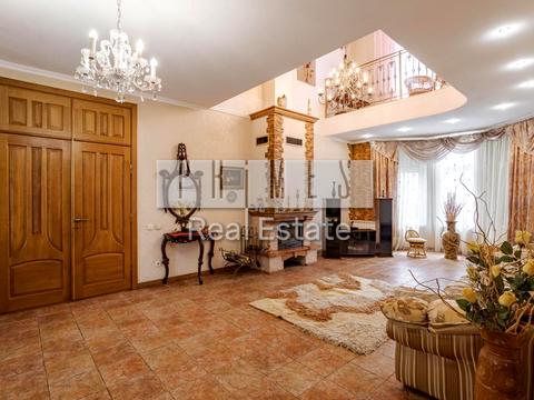 будинок за адресою Гідності вул. (Жертв Революції), 18