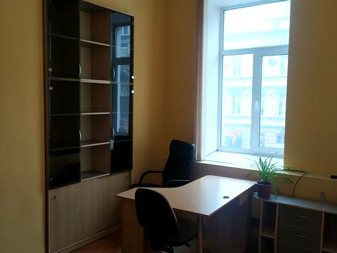 комерційна за адресою Володимирська вул., 42