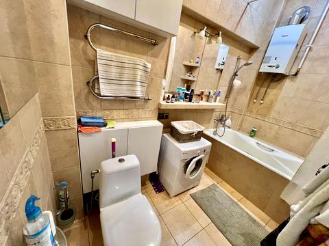 квартира по адресу Строителей ул., 28/15