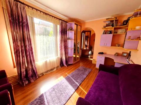 дом по адресу 1-я линия ул.