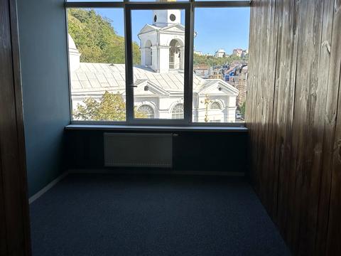 комерційна за адресою Верхній Вал вул., 2