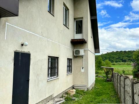 комерційна за адресою Франка, 9А