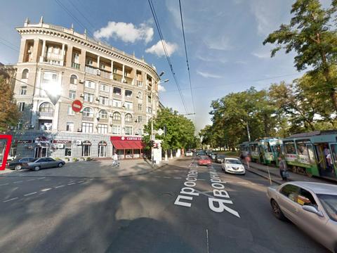 комерційна за адресою Дмитра Яворницького просп. (Карла Маркса), 82