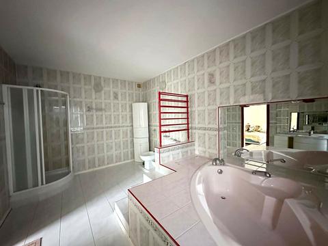 будинок за адресою Дзержинского, 8