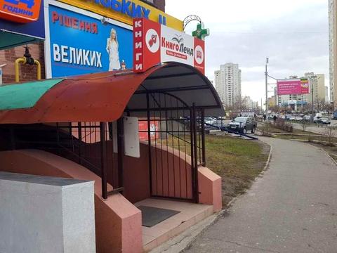 комерційна за адресою Драгоманова вул., 17