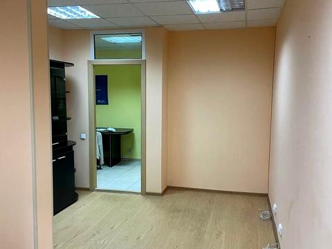 комерційна за адресою Леся Курбаса просп., 7-Б