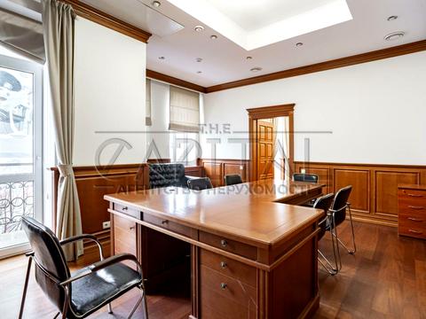 комерційна за адресою Ярославів Вал вул., 8-Б