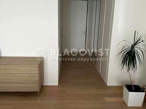 квартира за адресою Джона Маккейна вул. (Івана Кудрі), 7