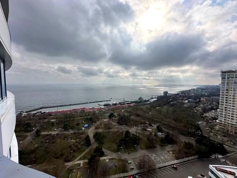комерційна за адресою Літературна вул., 1а