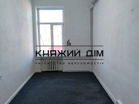 комерційна за адресою Антоновича вул. (Горького), 10