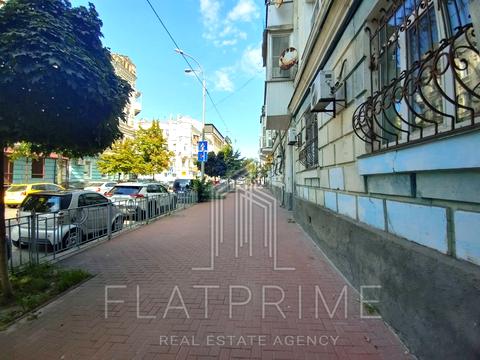 комерційна за адресою Київ, Братська вул., 10