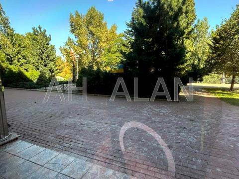 комерційна за адресою Оболонська набережна вул., 15