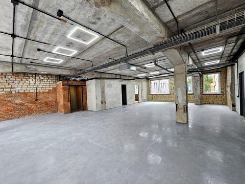 комерційна за адресою Новокостянтинівська вул., 18