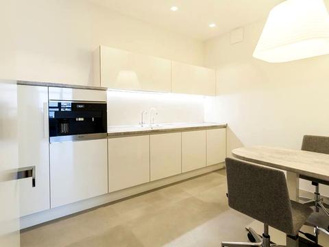 комерційна за адресою Кловський узвіз, 7a