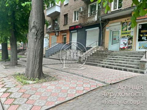 комерційна за адресою Соборності, 17