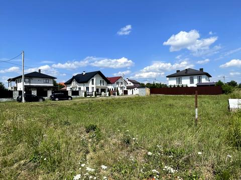 участок по адресу Петра Милославського