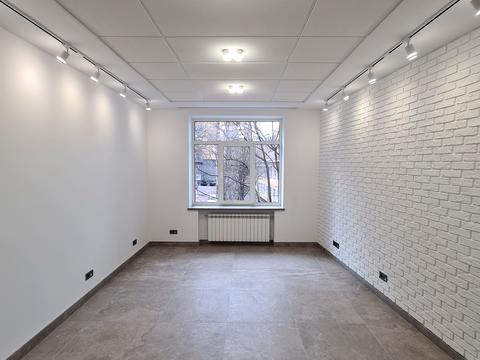 комерційна за адресою Інститутська вул., 16