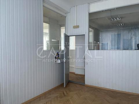комерційна за адресою Солом'янська пл., 3