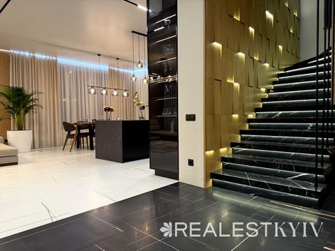 будинок за адресою Квітнева вул.