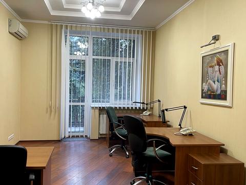 комерційна за адресою Шовковична вул., 21