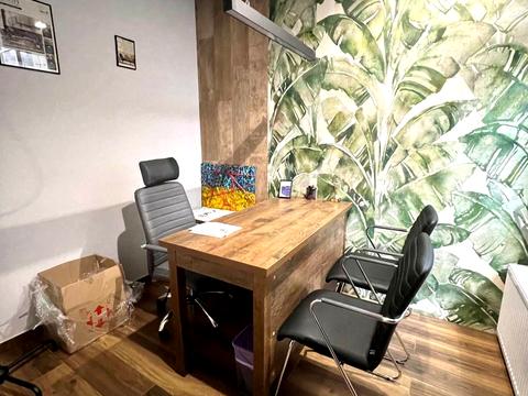 комерційна за адресою Дніпровська набережна вул., 16-Г