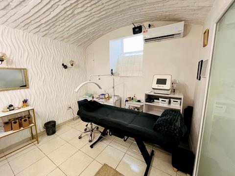 комерційна за адресою Переяславська вул., 3