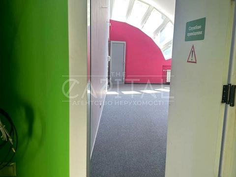 комерційна за адресою Анни Ахматової вул., 46