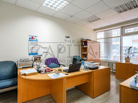 комерційна за адресою Євгена Коновальця вул. (Щорса), 32-Б